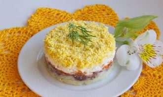 Рецепт салата "Мимоза" с картофелем и морковью