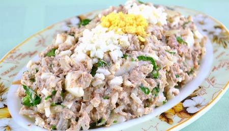 Салат с треской, рисом и стручковой фасолью