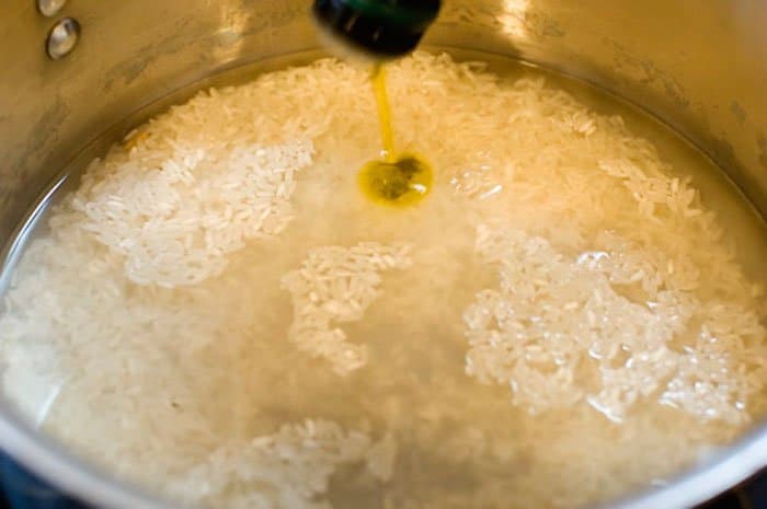 Фото рецепта - Куриный суп с рисом - шаг 1