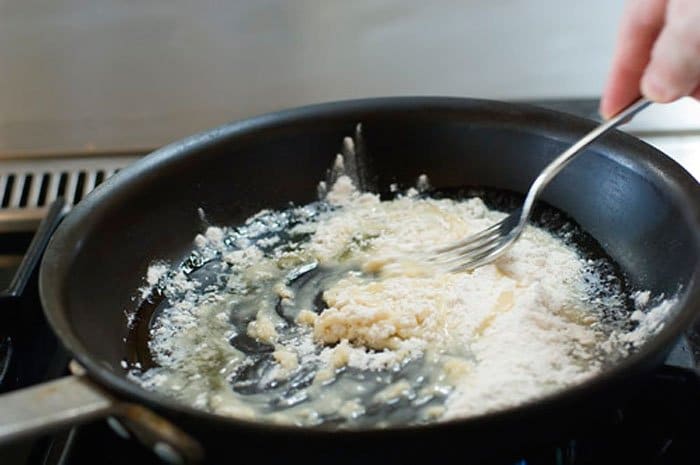 Фото рецепта - Куриный суп с рисом - шаг 6