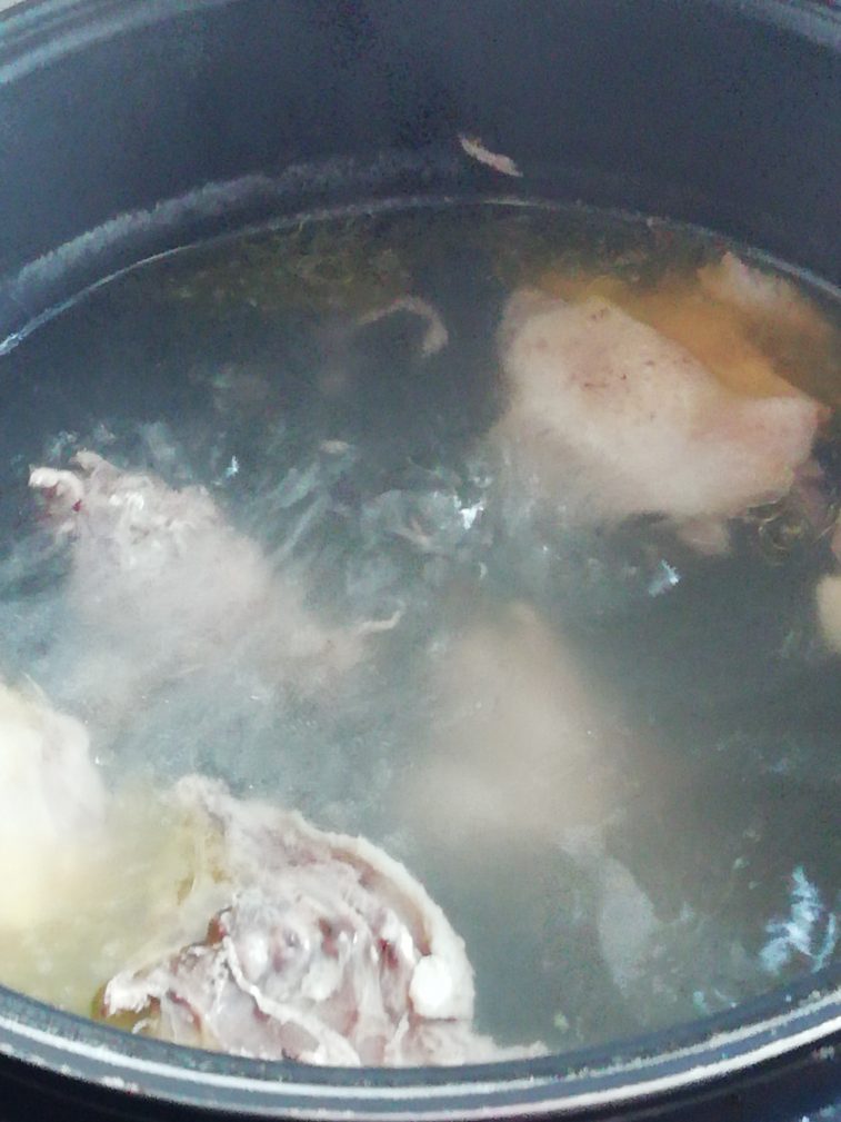 Фото рецепта - Курица тушеная с картофелем в мультиварке - шаг 2