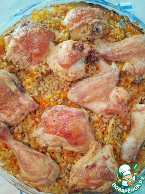 Рецепт: Перловка с курицей в духовке Удивительная