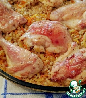 Рецепт: Перловка с курицей в духовке Удивительная