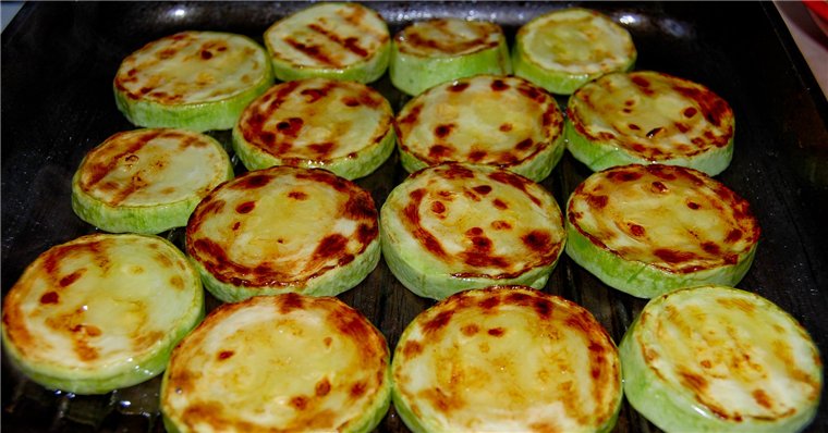 крылышки куриные, фаршированные, с кабачками