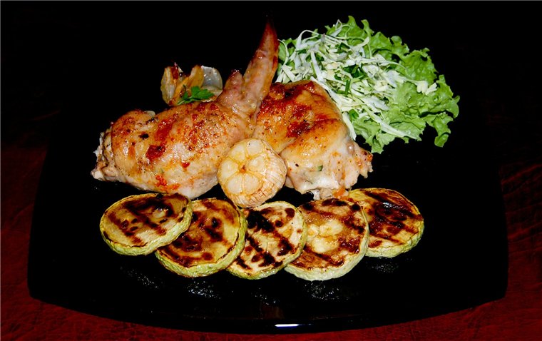крылышки куриные, фаршированные, с кабачками