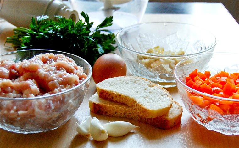 крылышки куриные, фаршированные, с кабачками