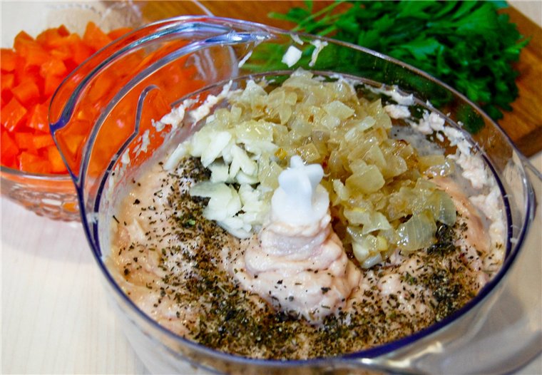 крылышки куриные, фаршированные, с кабачками