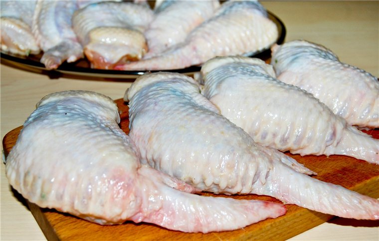 крылышки куриные, фаршированные, с кабачками