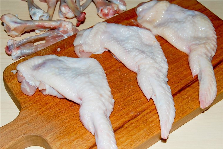 крылышки куриные, фаршированные, с кабачками