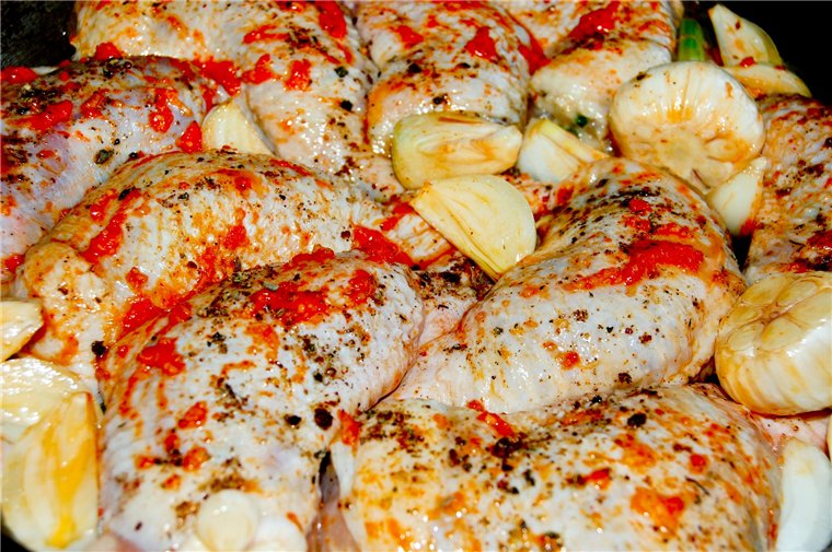 крылышки куриные, фаршированные, с кабачками