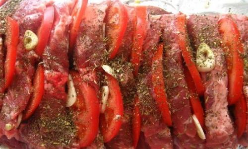 Сочное мясо в духовке с овощами. Вкусная свинина, запечённая в духовке с помидорами в фольге, с итальянским акцентом