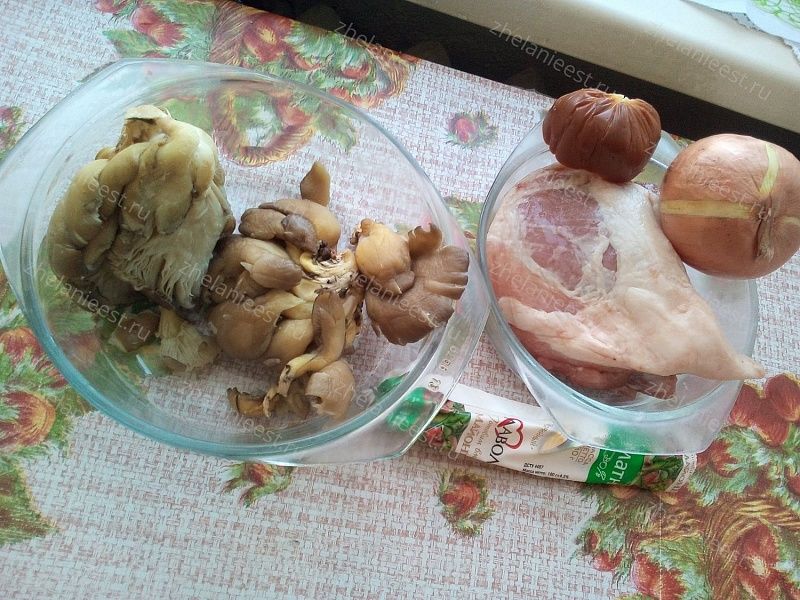 Свиные отбивные с грибами в духовке - ингредиенты