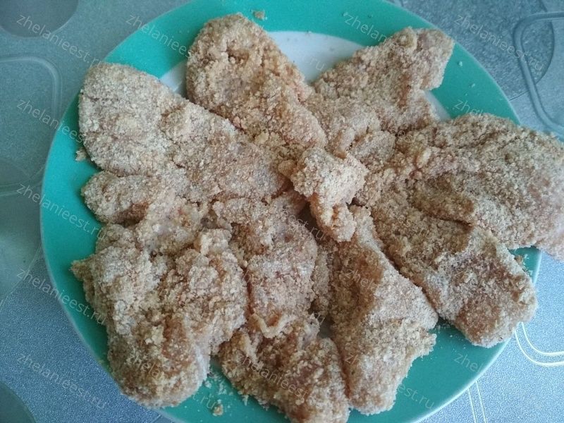 Домашние куриные наггетсы на сковороде - кусочки курицы